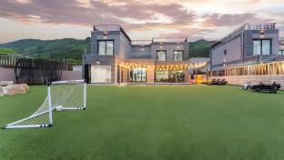 Pause Kids Pool Viila A Bed and Breakfast in South Korea