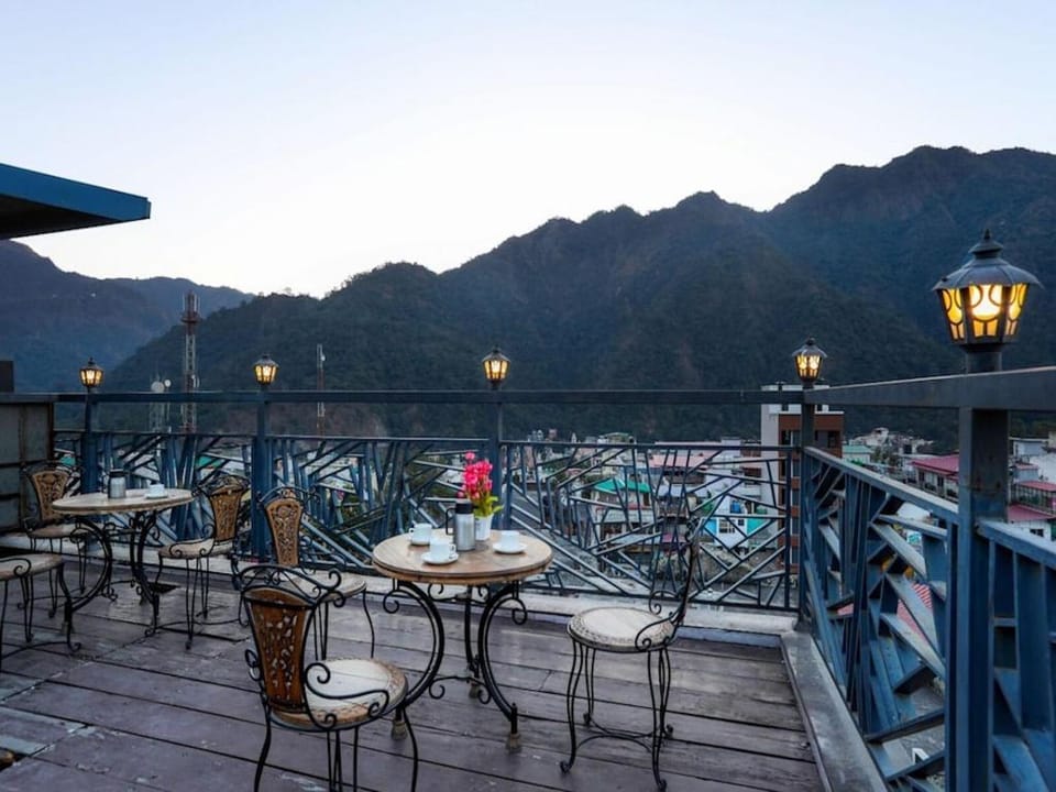 LA Riqueza Pride Inn - Near to Lakshman Jhula Hotel in Rishikesh