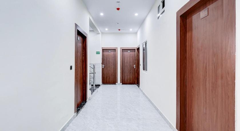 Hotel O Shree Ji Puram Near Prem Mandir Hotel in Uttar Pradesh
