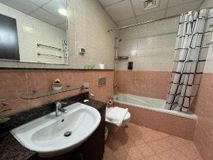 ASHRI HH Spacious Studio in JVC, Dana Tower Vacation rental in Dubai