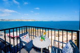 Islet Promenade Family Apartment Apartment in Saint Paul's Bay