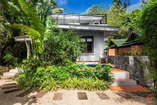 Beach Front Villa with Private Jacuzzi Villa in Ban Tai