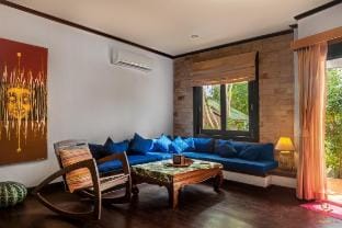 Beach Front Villa with Private Jacuzzi Villa in Ban Tai