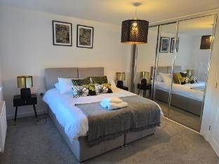Glynn House*Sleeps 8*Parking*Contractors*Groups Vacation rental in Newport