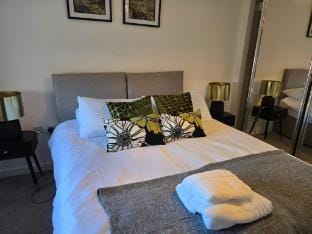 Glynn House*Sleeps 8*Parking*Contractors*Groups Vacation rental in Newport