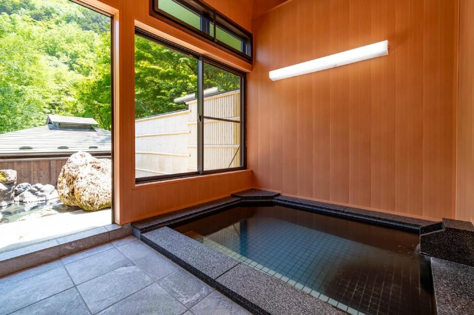 温泉御宿 るりびたき Inn in Takayama