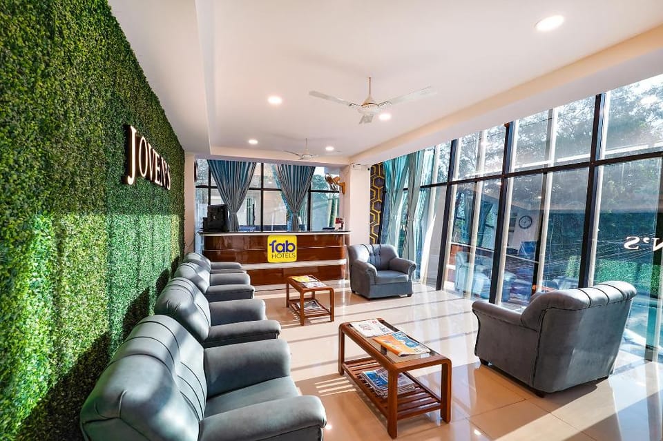 Oriva Joven's Central - Brigade Road Hotel in Bengaluru
