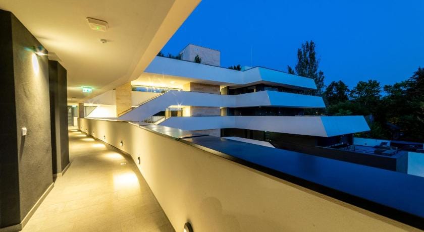 LAKE MOMENTS - Emerald Penthouse Apartment in Hungary