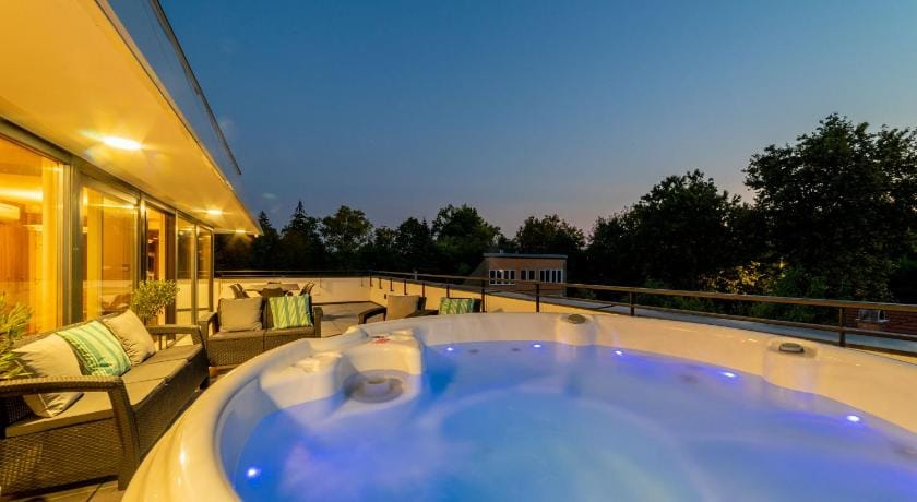 LAKE MOMENTS - Emerald Penthouse Apartment in Hungary