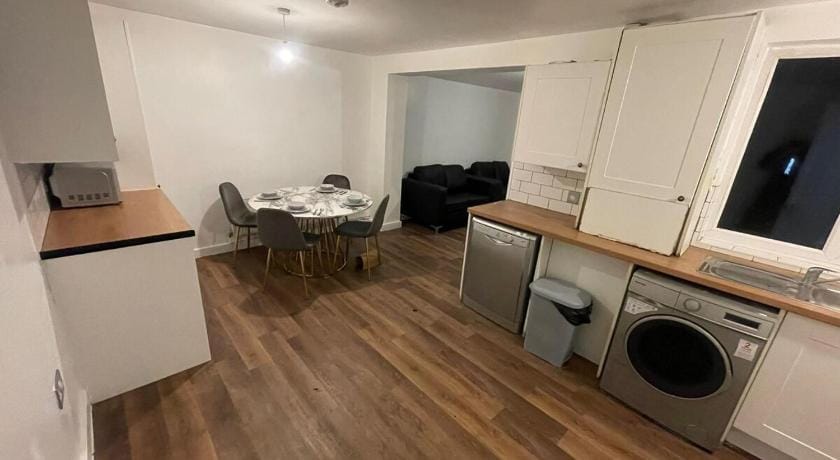Tranquil Park Escape - Cosy Bedroom (Shared Space) Hotel in Sheffield