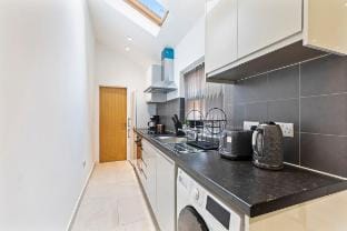 Luxe Stays - Hot Tub - Sleeps 7 Vacation rental in Nottingham