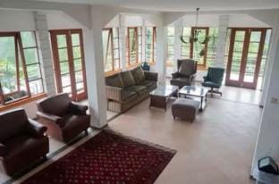 VILLA PUNCAK STR 3 BR Vacation rental in Cisarua
