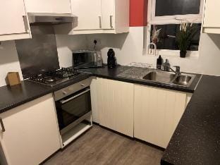 Stylish 4-Bed Luxury Apartment in Prime Location Apartment in Coventry