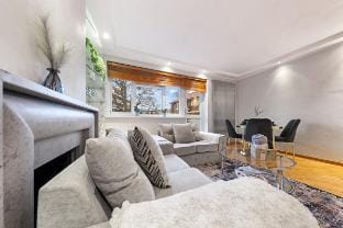 Luxe Stays Putney & Stamford Apartment in London
