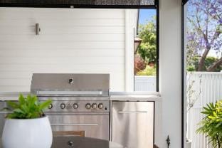 NEW! MaisonMarie: Cinebar Getaway 4Bedroom 2.5bath Vacation rental in Bulimba