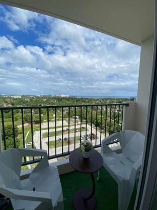 Condo near Mactan Cebu Airport with sea view balcony by LC Staycation Apartment in Lapu-Lapu City