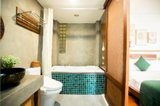 XOI Saka_801_3BR-125m²_Balcony_Lakeside_Kitchn@CBD Apartment in Hanoi