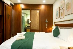 XOI Saka_701_3BR-125m²_Balcony_Lakeside_Kitchn@CBD Apartment in Hanoi