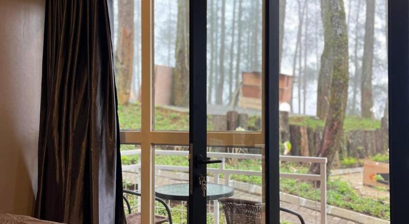 Cabinlyfe by MHM Hotel in West Java