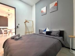 SoftGrey 2 Rooms Apartment, 4+2 Pax @ Urban Suites Apartment in George Town