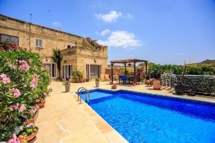 Crosslanes Bed & Breakfast Northern Suite Villa in Malta