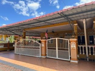 Sungai Besar Houses Vacation rental in Selangor, Malaysia