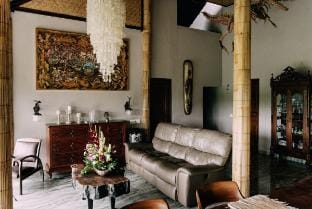 Ubud Villa 2br with infinity pool, gym Villa in Payangan