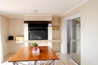 The Pelican - Stunning 3-Bedroom Holiday Home in Langebaan Vacation rental in Western Cape