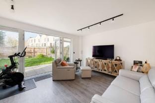 Stylish 3-Bed Townhouse with 3 Baths in Southgate Apartment in Enfield