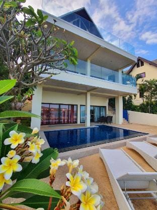 Oceans Eleven Sunrise Waterfront, Bangrak Retreat Villa in Ko Samui