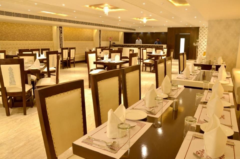 Goroomgo Samovar Tajganj Agra Hotel in Agra