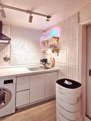 B2)1층/공항철도공덕역1분/건조기/6명/3방/1화장실 Vacation rental in Seoul