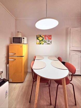 B2)1층/공항철도공덕역1분/건조기/6명/3방/1화장실 Vacation rental in Seoul