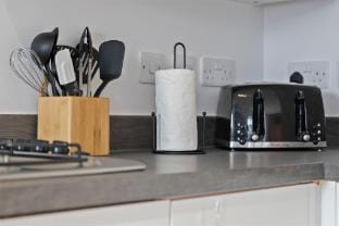 Stylish 7 Bedroom 5 Bathroom House - Free Parking Vacation rental in Northampton
