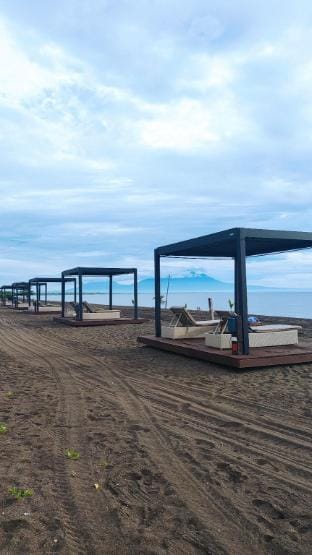 Homebreeze Seafront Residences  Villa in Calabarzon