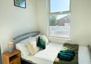 Temporary Accommodation | FREE Parking - Sleeps 5 Apartment in Liverpool