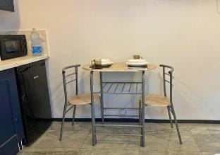 Cheap Digs For Builders - Studio | Free Parking Apartment in Liverpool