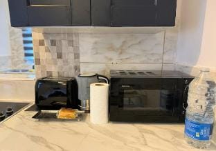 Cheap Digs For Builders - Studio | Free Parking Apartment in Liverpool