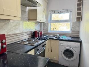 30% OFF | Cosy Haven For Couples Free Parking Apartment in Liverpool