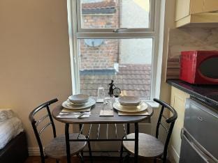 30% OFF | Cosy Haven For Couples Free Parking Apartment in Liverpool