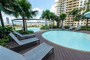 Amazing View Premium ROOM KL  Pool LRT/MRT Villa in Federal Territory of Kuala Lumpur