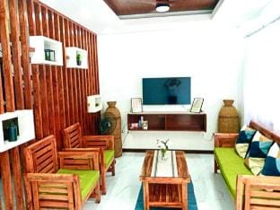 Modern 2 BR, 2 Bathroom Apartment, 6pax Maximum Apartment in Olongapo