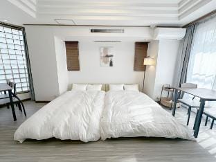 넓이90㎡/신사이바시역,오사카성까지 도보가능/마쯔야마찌역5분/호텔린넨 사용 Vacation rental in Osaka