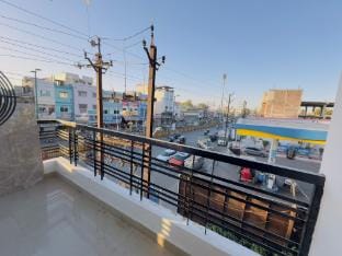 Home Escape Blissful 2BHK Close to Mahakal Temple  Apartment in India