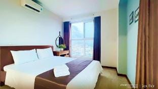 Ha Long 3-Bedroom Apartment with Reu Island View Apartment in Laos