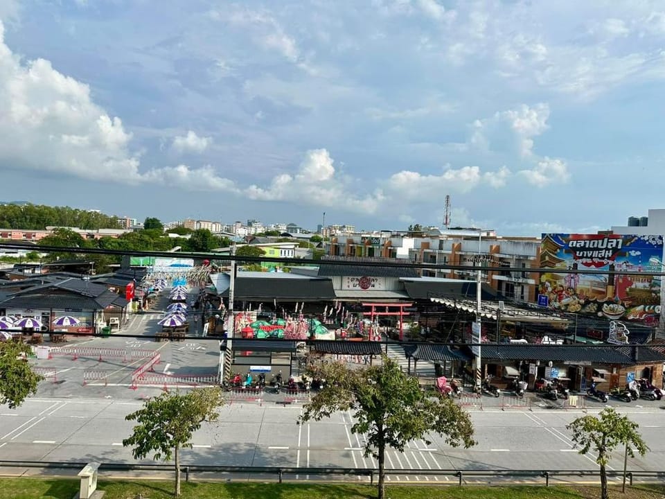 หมีที่นอน (Mhee Tee Non) Hostel in Chon Buri Changwat