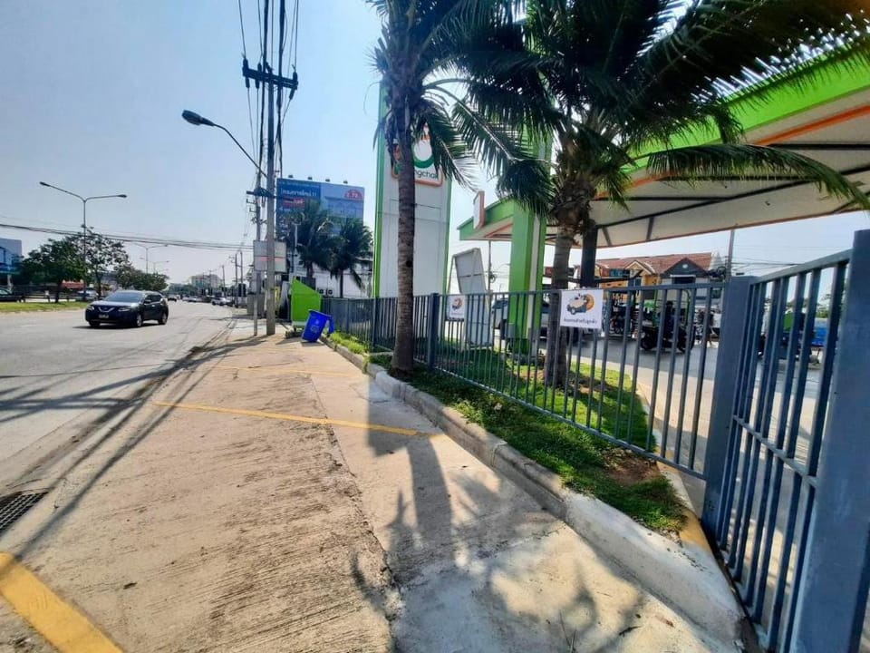 หมีที่นอน (Mhee Tee Non) Hostel in Chon Buri Changwat