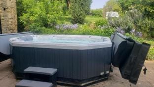 Dog friendly 7 bed farmhouse with hot tub and WiFi Farm Stay in Malvern Hills District