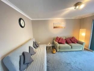 Stunning and Relaxing 2 - bedroom Terrace house Vacation rental in Warrington