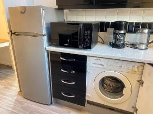 Stunning and Relaxing 2 - bedroom Terrace house Vacation rental in Warrington